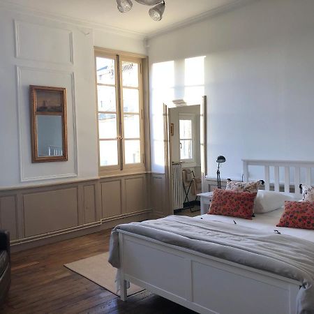 Beautifully Renovated Rooms On Place New York Angoulême Exterior foto
